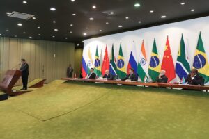 Colômbia se Une ao BRICS: Uma Revolução Financeira à Vista!