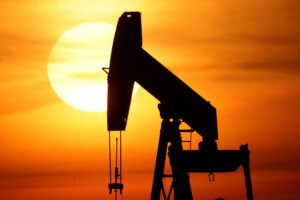 Petróleo Dispara 7% enquanto Futuros dos EUA Despencam Após Ataques Aéreos de Israel ao Irã!