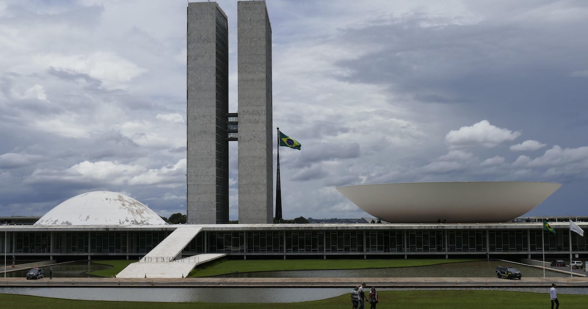 Fitch Mantém Nota, Mas Alerta: Dívida/PIB Pode Explodir sem Ajuste Fiscal! 1 2ATMEWECBNA6XCDZLORZB4R2DM