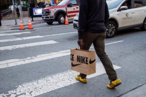 Desconfiança Explosiva: Consumidores dos EUA Surpreendidos em Junho!