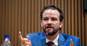 Guerra Eleva Preços do Petróleo: Intervenções da Petrobras São Urgentes, Afirma Durigan!