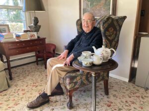 Aos 101 anos, ex-CEO revela os dois alimentos proibidos para uma saúde de ferro!