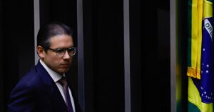 Crise à Vista: Derrota do IOF Revela Turbulência entre Governo e Câmara!