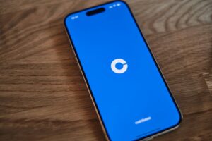 Coinbase Surpreende e Dispara 43% em Junho, Deixando S&P 500 para Trás!