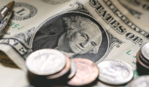 Dólar Volátil e Libra Ressurge Após Queda no BoE!