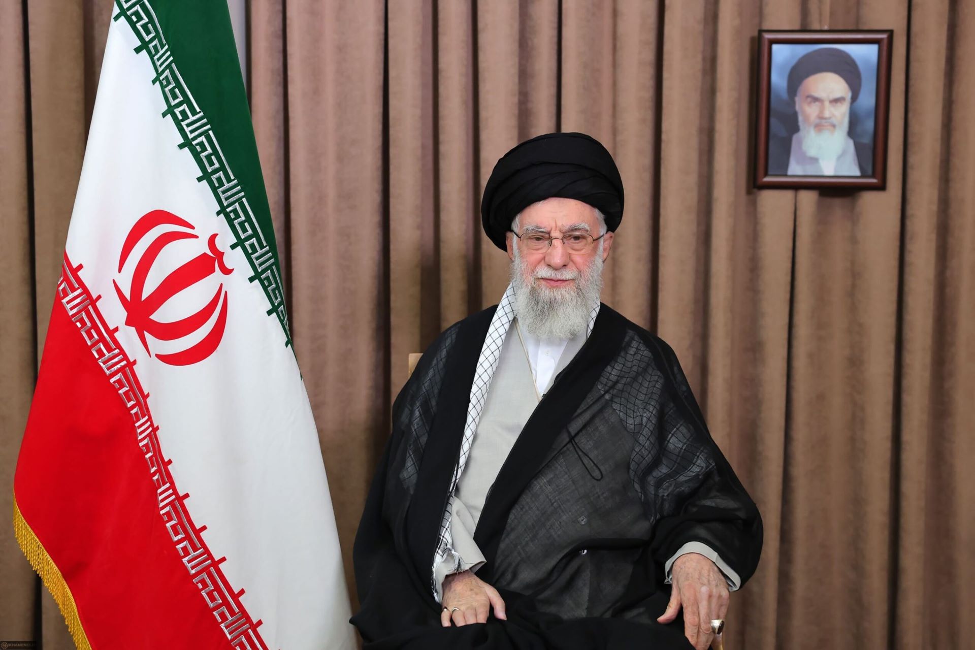 Irã Desafia Trump: Nega Destruição de Potência Nuclear! 1 Aiatola Ali Khamenei