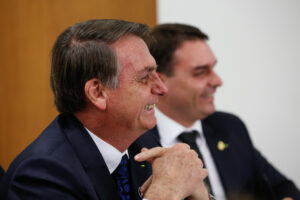 Áudio Secreto de Bolsonaro Revela Plano Surpreendente para Proteger Flávio!