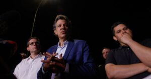Haddad e Dino em Guerra: Parlamentares Forçam Motta a Eliminar o IOF! Descubra os Bastidores!