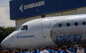 Eve da Embraer comete a revolução: Acordo de R$ 1,4 bi promete 30 mil carros voadores até 2045!