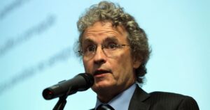 Gastos Sob Contenção: Aumento de Receita é Apenas um Remendo, Afirma Castelar!