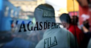Desemprego despenca para 5,6%: Recorde histórico!