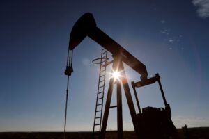 Petróleo despenca 5% após anúncio explosivo de Trump sobre paz entre Israel e Irã!