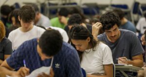 The Economist: A Crise Sombria dos Jovens Diplomados em Nações Ricas!