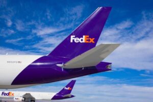 FedEx Surpreende e Lucro Despenca; Ações Caem 5% Imediatamente!