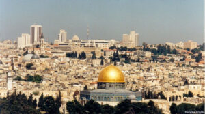 EUA Fecham Embaixada em Jerusalém: Decisão Chocante Até Sexta!