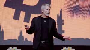 Desapegue das Cadeiras e Pegue um Empréstimo Familiar: A Louca Dica de Michael Saylor para Investir em Bitcoin!