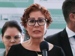 Prisão de Carla Zambelli: O Fim da Linha para Seu Mandato na Câmara?
