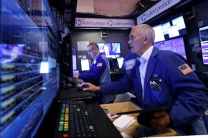 Dow Jones Futuro despenca após Trump ameaçar aumentar tarifas!