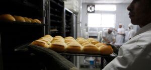 Brasil em Alerta: PMI de Serviços despenca para 49,3 em Junho!