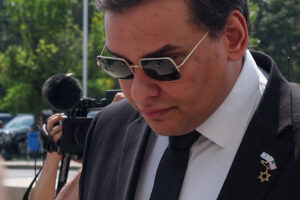 Ex-deputado George Santos, filho do Brasil, choca ao se entregar e ser preso!
