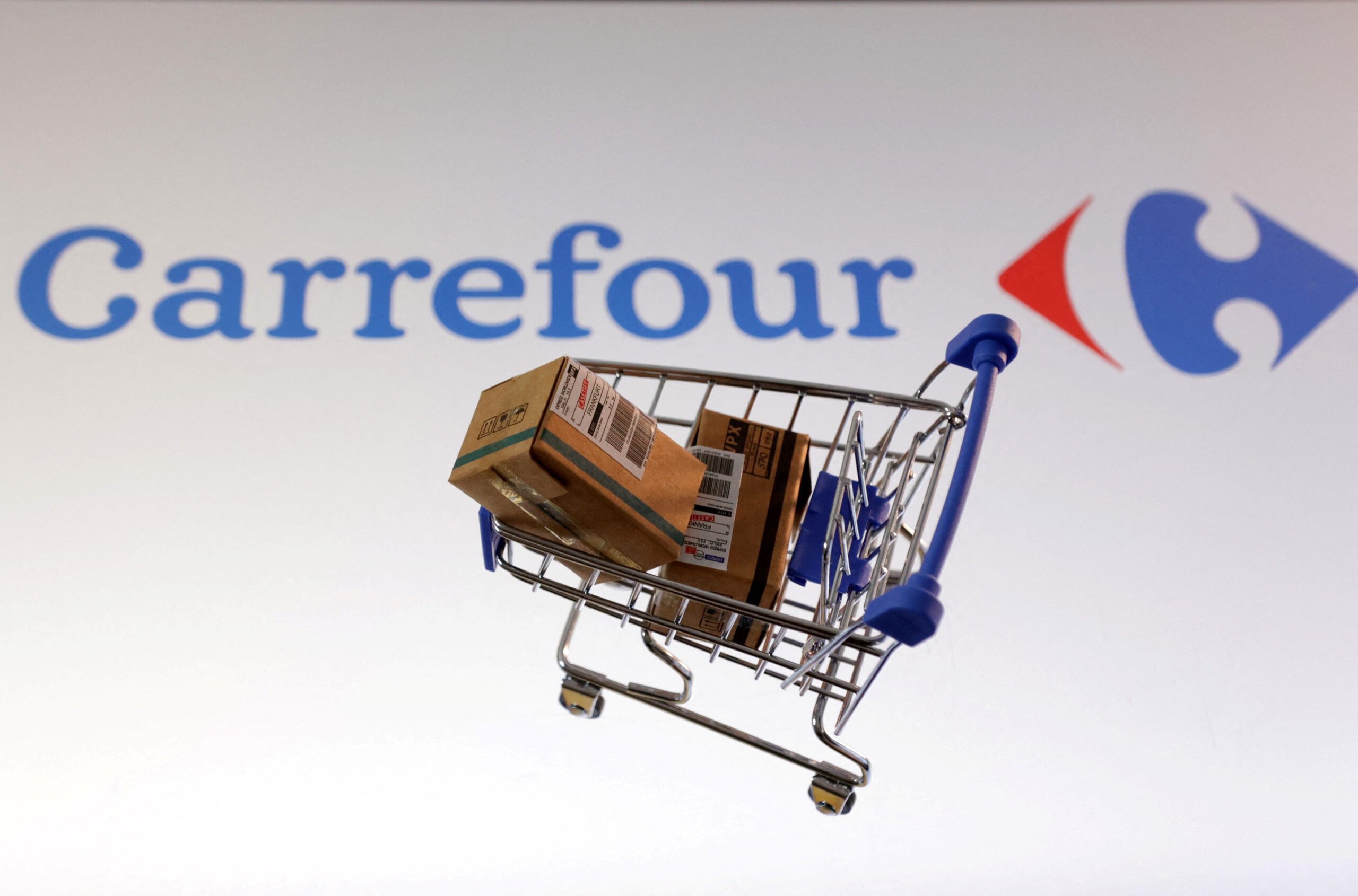 Carrefour em Alta: Venda Surpreendente na Itália e Lucros em Ascensão! 1 2025 04 25T160804Z 1 LYNXMPEL3O0QW RTROPTP 4 CARREFOUR RESULTS scaled