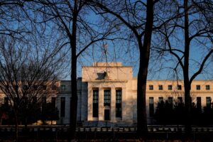 Powell Desafia Casa Branca na Polêmica Reforma do Fed!