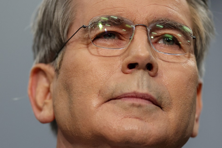 2025 05 07T160312Z 1 LYNXMPEL460UG RTROPTP 4 MACRO EUA BESSENT CHINA