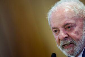Lula Barricada: Veto Explosivo ao Aumento de Deputados na Câmara!