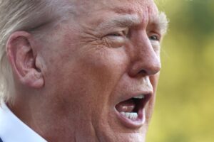 Trump intensifica guerra tarifária e põe comércio global em risco iminente até agosto!
