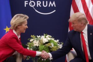 União Europeia promete resposta contundente à tarifa de 30% de Trump!