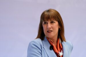 Bolsas Europeias Disparam, mas Londres Afunda em Caos Político!