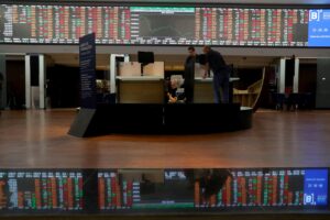 Ibovespa Futuro Despenca: Ameaças Tarifárias e BRICS Agitam Mercado!