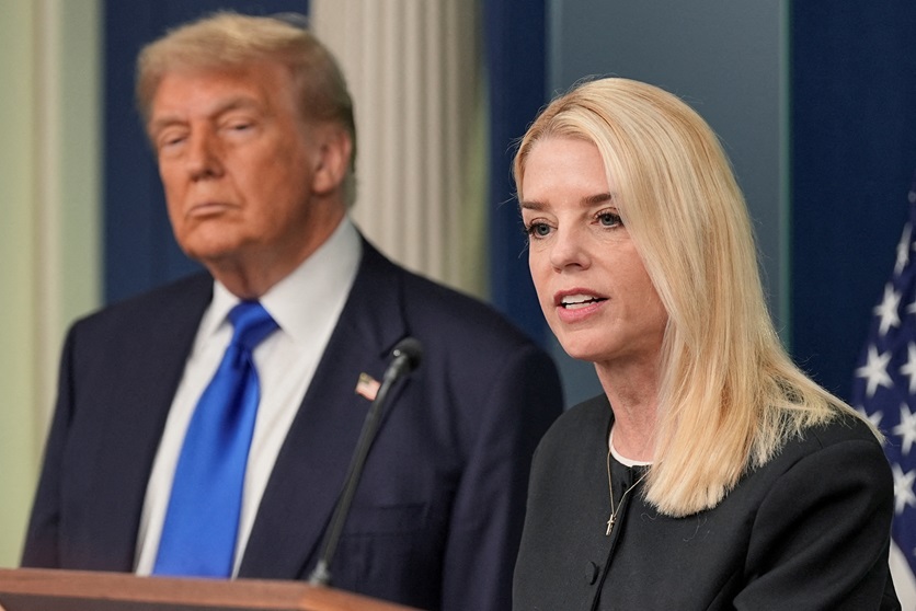 Trump Ataca Apoiadores por Perguntas Bombásticas sobre o "Caso Epstein"! 1 2025 07 16T142153Z 1 LYNXMPEL6F0NY RTROPTP 4 USA TRUMP JUSTICE EPSTEIN 1