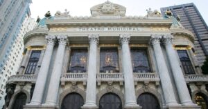 Petrobras Injetará R$ 30 Milhões no Theatro Municipal do Rio: É Hora de Celebrar ou Condenar?