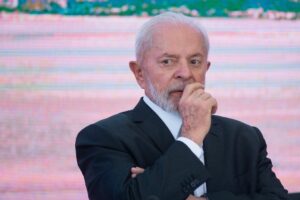 Lula enfrenta rejeição alarmante de 51,8%, revela pesquisa!
