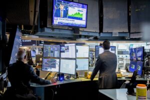 Desvalorização do Dow Jones: Tempestade se aproxima com resultados de gigantes do varejo!