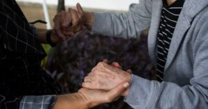 Desigualdade Assustadora: Brasil Envelheceu Sem a Fortuna!