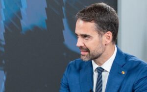Anistia a Bolsonaro: Eduardo Leite Afirma que Debate é Legítimo, Mas STF Decidirá!
