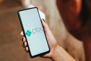 Estudo do Google Revela: Dinheiro Vivo Está Sumindo com a Popularidade do Pix!