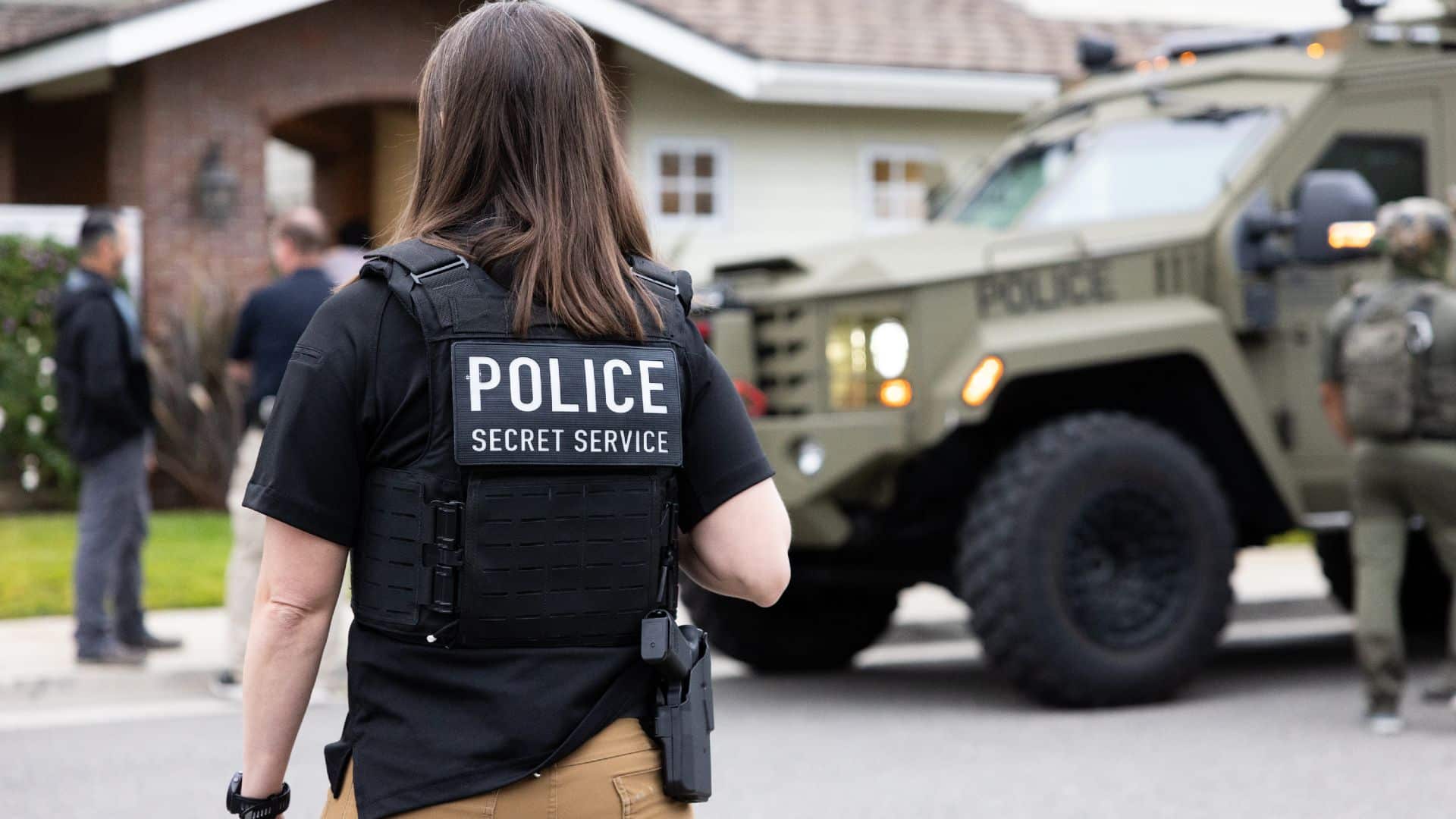 Agente do Servico Secreto dos EUA durante uma operacao a