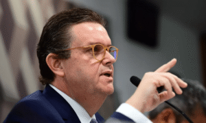 Urge R$ 3 bilhões em crédito para ressarcir aposentados, revela Queiroz!