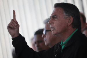 Bolsonaro Desafia Limites e Participa de Motociata em Brasília com Tornozeleira!