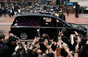 Adeus Épico: Fãs de Ozzy Osbourne Transformam Birmingham em Mar de Emoção!