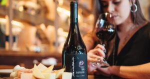 O Vinho Mineiro que Fez História: A Nota Mais Alta do Brasil em Revista Britânica!