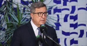 Escândalo do INSS: Governo admite incapacidade de fiscalizar e Câmara pode eliminar descontos!