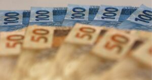 Atenção: Mudanças Urgentes no Salário Mínimo à Vista!