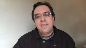 Engenheiro Leo fustiga-se por não ter investido em Bitcoin após encontrar Daniel Fraga em 2012!