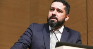 Crise nos Correios: Presidente renuncia sob pressão; Alcolumbre mira no posto!