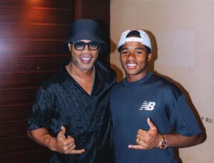 Ronaldinho Gaúcho Surpreende em Lua de Mel de Endrick no Japão!