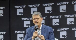Tarcísio Alerta: Tarifaço Pode Engordar PIB de São Paulo em 2,7% e Desempregar 120 Mil!